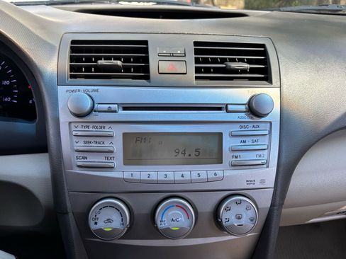 Used 2010 Toyota Camry LE image 26