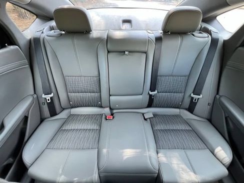 Used 2016 Chevrolet Impala LT w/ Convenience Package FWD image 24