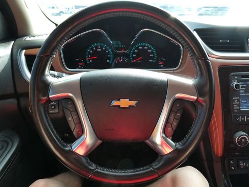 Used 2017 Chevrolet Traverse LT w/ Style and Technology Package image 32