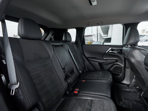 Used 2023 Mitsubishi Outlander SE image 26