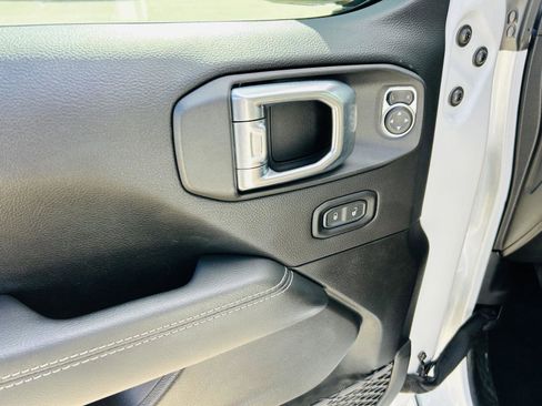 Used 2021 Jeep Wrangler Unlimited Rubicon image 10