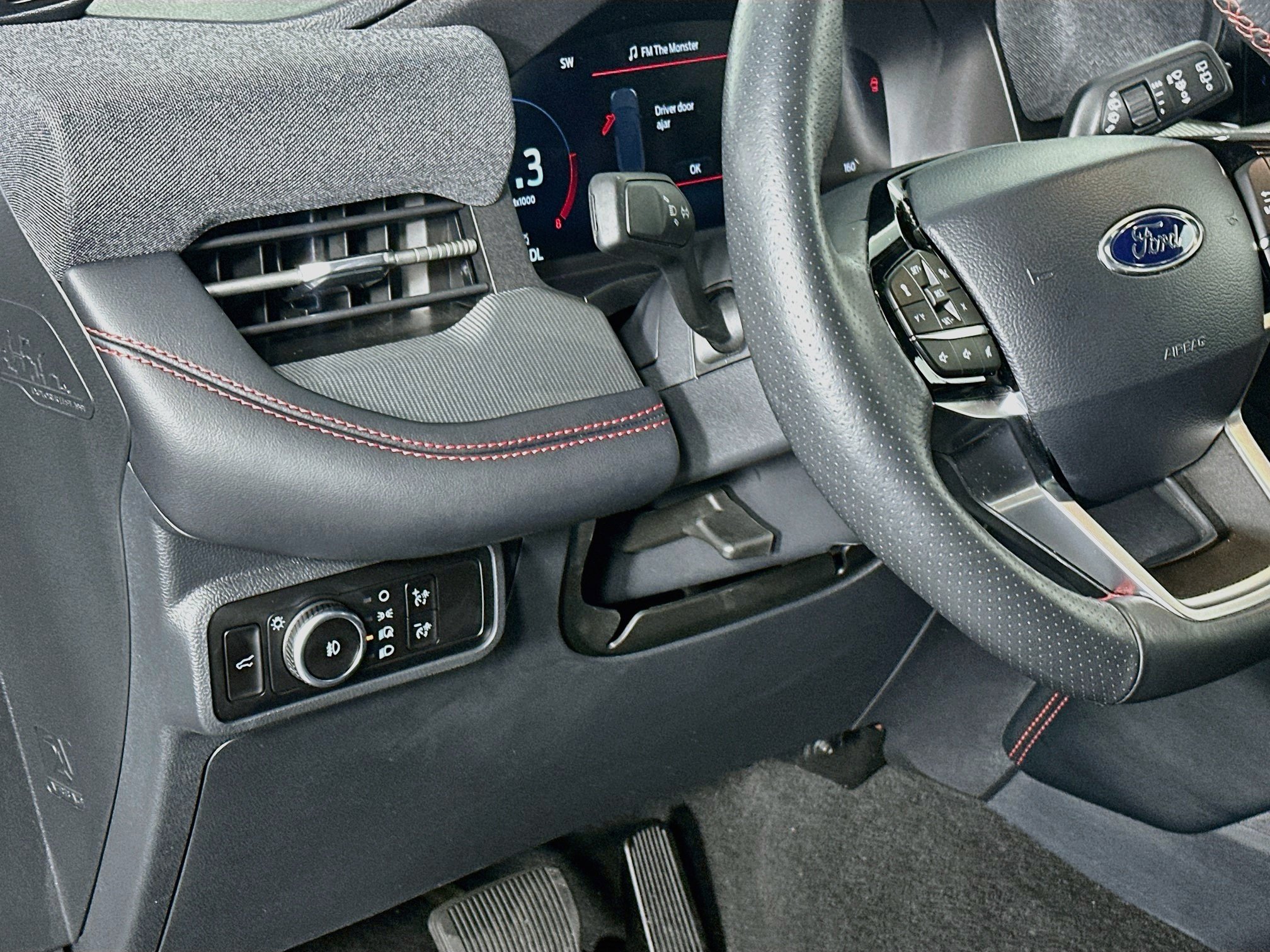 Used 2026 Ford Explorer ST-Line w/ ST-Line Street Pack RWD image 17