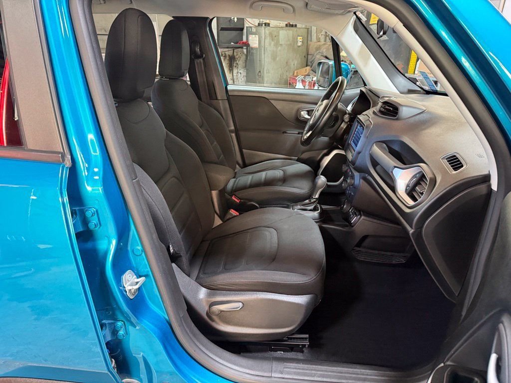 Used 2020 Jeep Renegade Latitude w/ Cold Weather Group AWD/4WD image 26
