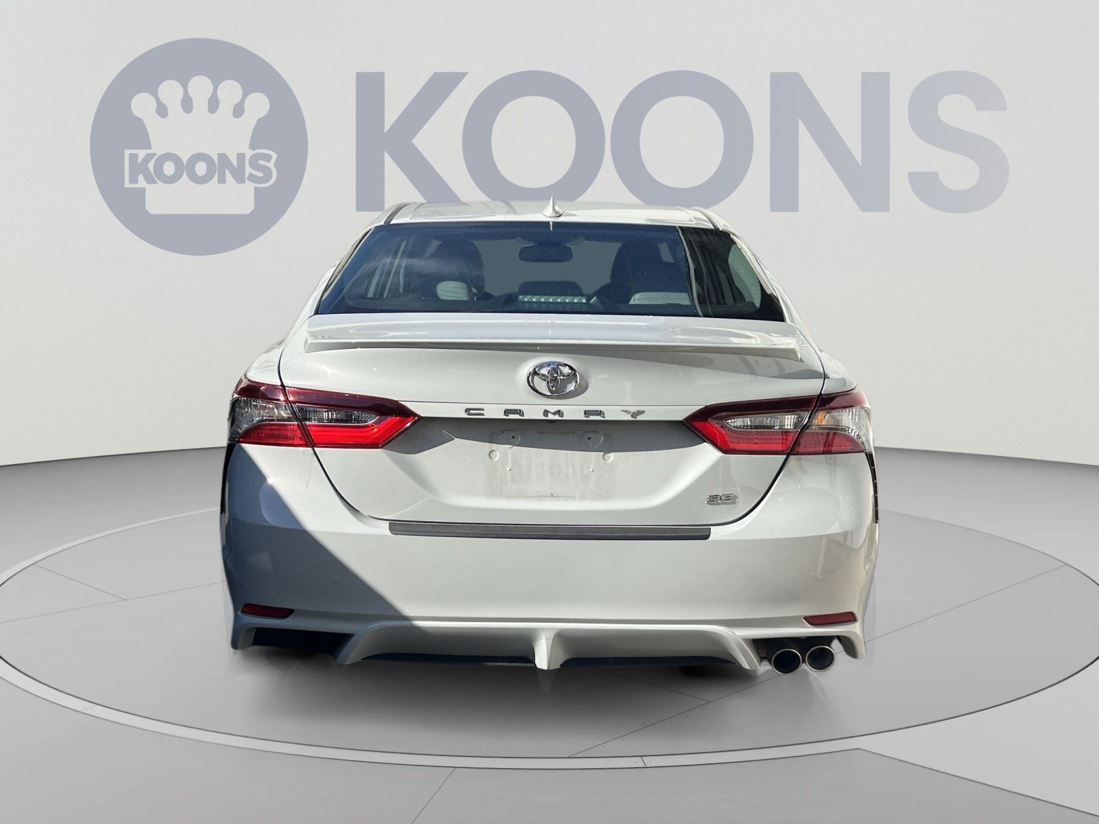 Used 2024 Toyota Camry SE w/ Cold Weather Package FWD image 4