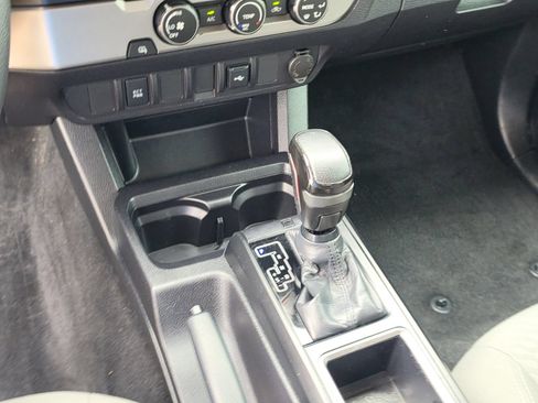 Used 2020 Toyota Tacoma SR w/ SR Convenience Package RWD image 17