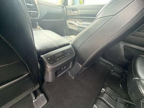 Certified 2023 Nissan Pathfinder SL w/ Black Appearance Package AWD/4WD image 23