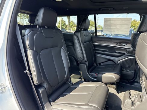 New 2025 Jeep Grand Cherokee L Limited w/ Luxury Tech Group II image 27