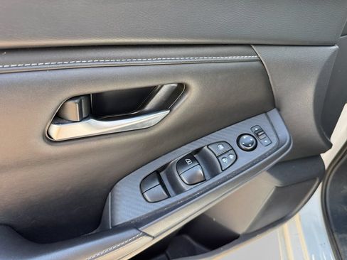Used 2025 Nissan Sentra SV FWD image 19