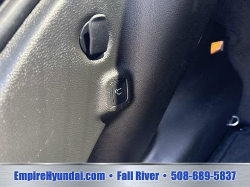 Used 2023 Jeep Compass Latitude w/ Sun and Sound Group AWD/4WD image 8