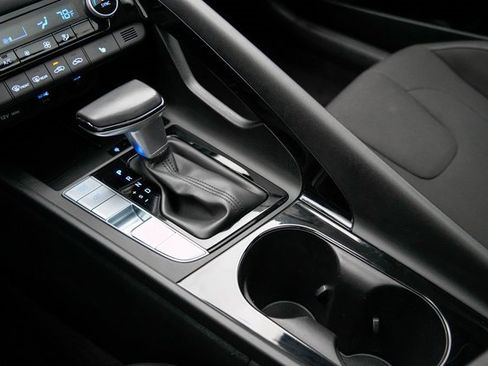 Used 2025 Hyundai Elantra SEL image 31