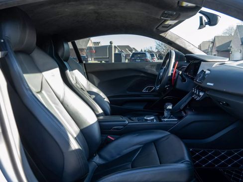 Used 2018 Audi R8 V10 w/ Premium Package image 15