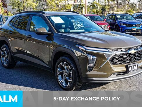 Used 2024 Chevrolet Trax LT image 3