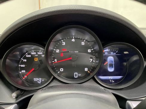 Used 2025 Porsche 718 Boxster w/ Premium Package RWD image 33
