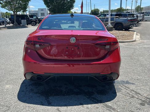Used 2019 Alfa Romeo Giulia Ti Sport w/ Quick Order Package 22S Sport AWD/4WD image 4