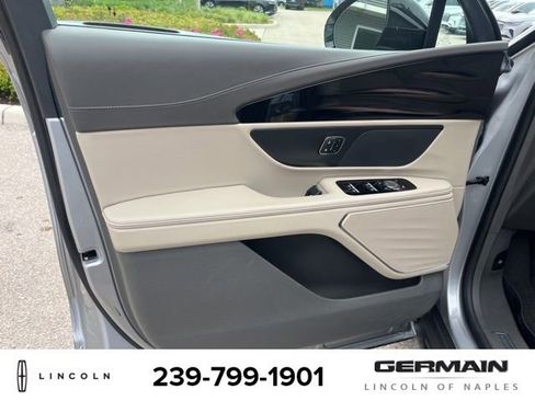 Used 2025 Lincoln Nautilus Premier AWD/4WD image 13