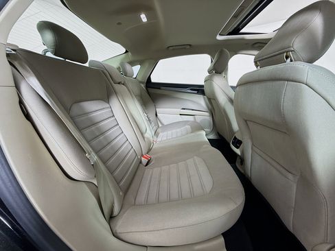 Used 2020 Ford Fusion SE image 25