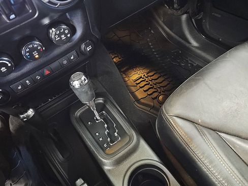 Used 2018 Jeep Wrangler Unlimited Sahara AWD/4WD image 21