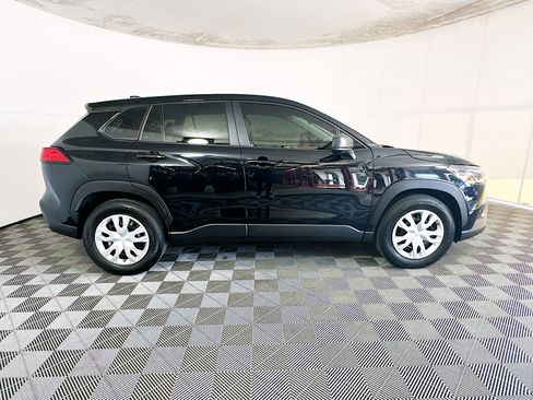 Used 2025 Toyota Corolla Cross L FWD image 2
