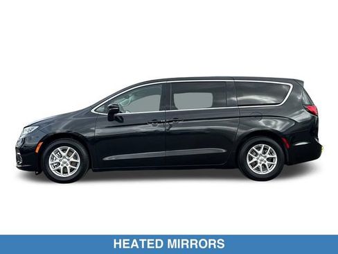 Used 2023 Chrysler Pacifica Touring-L FWD image 9