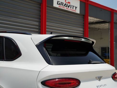 Used 2022 Bentley Bentayga Speed AWD/4WD image 16