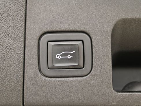 Used 2018 Cadillac XT5 Luxury w/ Driver Awareness Package image 17