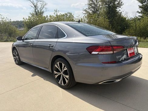 Used 2022 Volkswagen Passat 2.0T SE FWD image 6