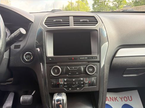 Used 2017 Ford Explorer XLT w/ Equipment Group 202A FWD image 33
