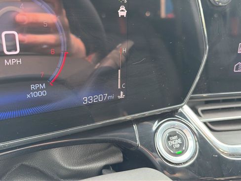 Used 2025 Chevrolet Trax RS w/ Driver Confidence Package FWD image 31
