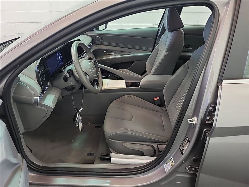 Used 2024 Hyundai Elantra SEL w/ Convenience Package FWD image 9