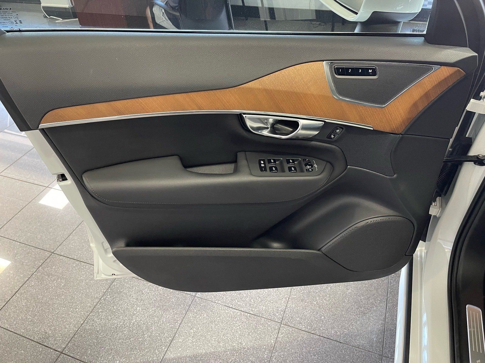 Used 2025 Volvo XC90 B5 Plus w/ Protection Package Premier AWD/4WD image 23