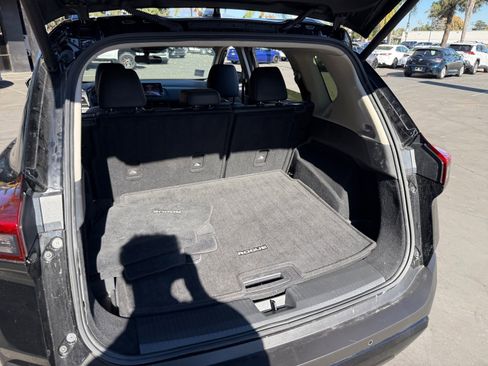 Used 2023 Nissan Rogue SV w/ SV Premium B Package image 21