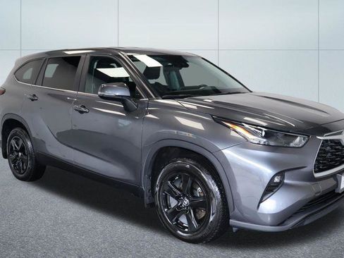 Used 2025 Toyota Highlander Limited AWD/4WD image 10