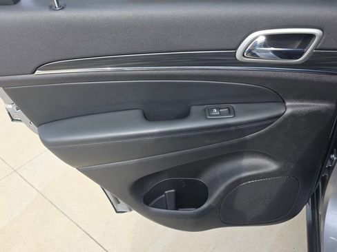 Used 2021 Jeep Grand Cherokee Limited image 21