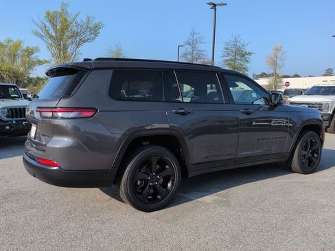 Used 2022 Jeep Grand Cherokee L Laredo image 4