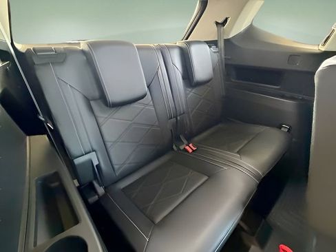 Used 2025 Volkswagen Atlas SE image 37