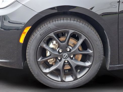 Used 2025 Chrysler Pacifica Limited FWD image 29