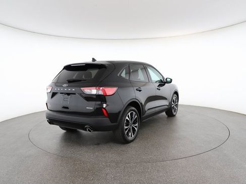 Used 2022 Ford Escape SE w/ SE Sport Appearance Package image 17