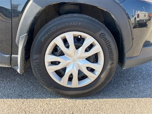 Used 2023 Toyota Corolla Cross L image 9