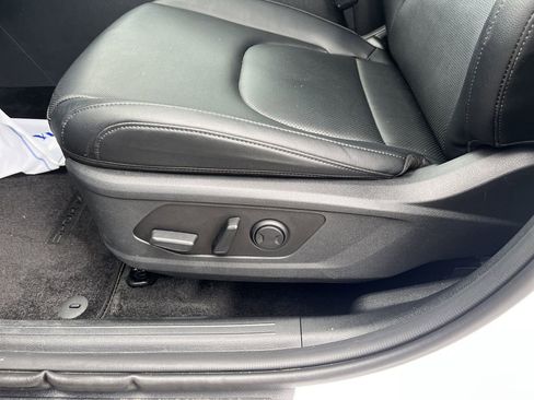 Used 2025 Kia Sportage EX w/ Premium Package image 16