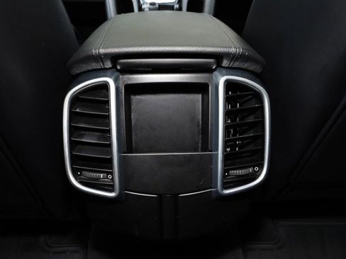 Used 2018 Porsche Cayenne Platinum Edition image 30