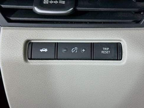 Used 2025 Nissan Altima 2.5 SV image 16