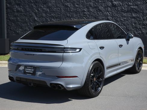 Certified 2025 Porsche Cayenne S AWD/4WD image 7