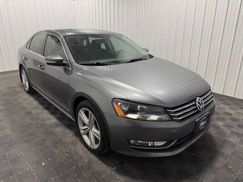 Used 2015 Volkswagen Passat 1.8T SE image 2