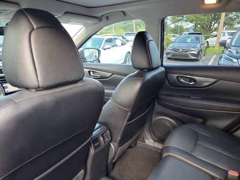 Used 2016 Nissan Rogue SL w/ SL Premium Package FWD image 13