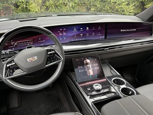 Used 2025 Cadillac Escalade Sport w/ Touring Package image 33