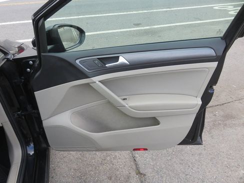 Used 2019 Volkswagen Golf S FWD image 26