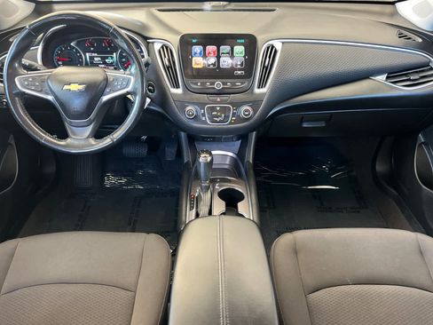 Used 2018 Chevrolet Malibu LT FWD image 3