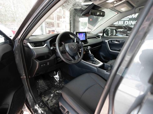 Used 2025 Toyota RAV4 XLE image 8