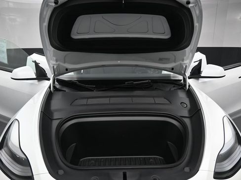 Used 2023 Tesla Model Y Long Range AWD/4WD image 37