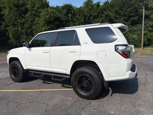 Used 2019 Toyota 4Runner SR5 RWD image 4